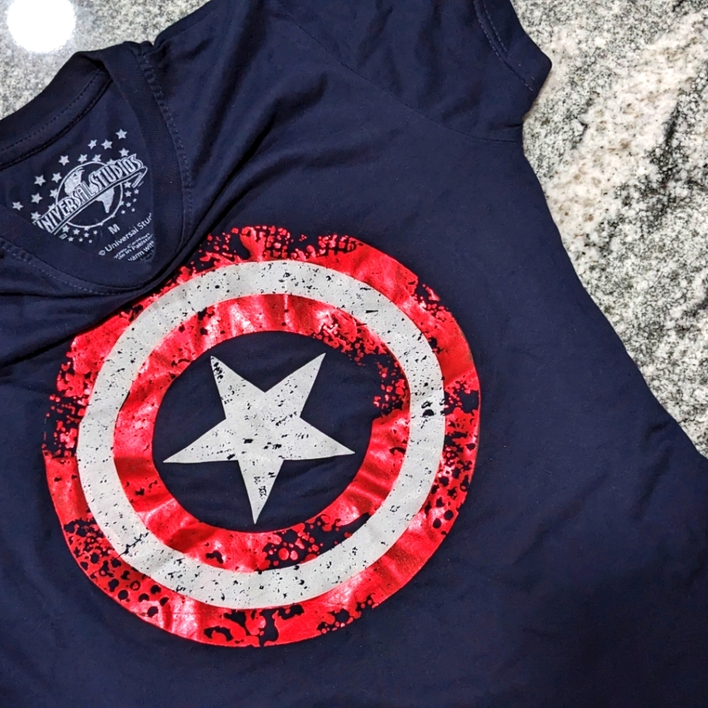 Marvel fans here? Captain America T-shirt Size M